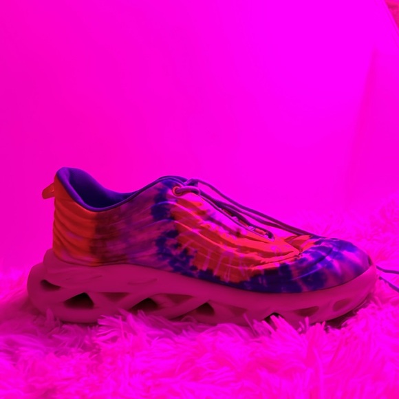 Women’s tie dye shoes - Picture 2 of 4